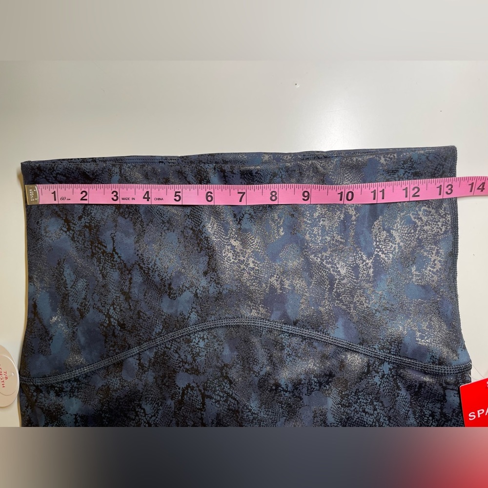 Spanx Shimmer Navy Reptile Leggings 7/8 Length Size M NWT Booty Boost - Picture 7 of 11